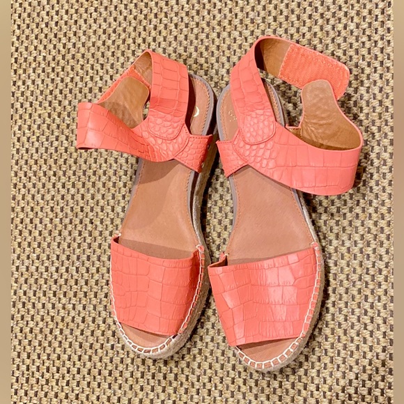 Franco Sarto Coral Croc-Embossed Sandals - Picture 4 of 13
